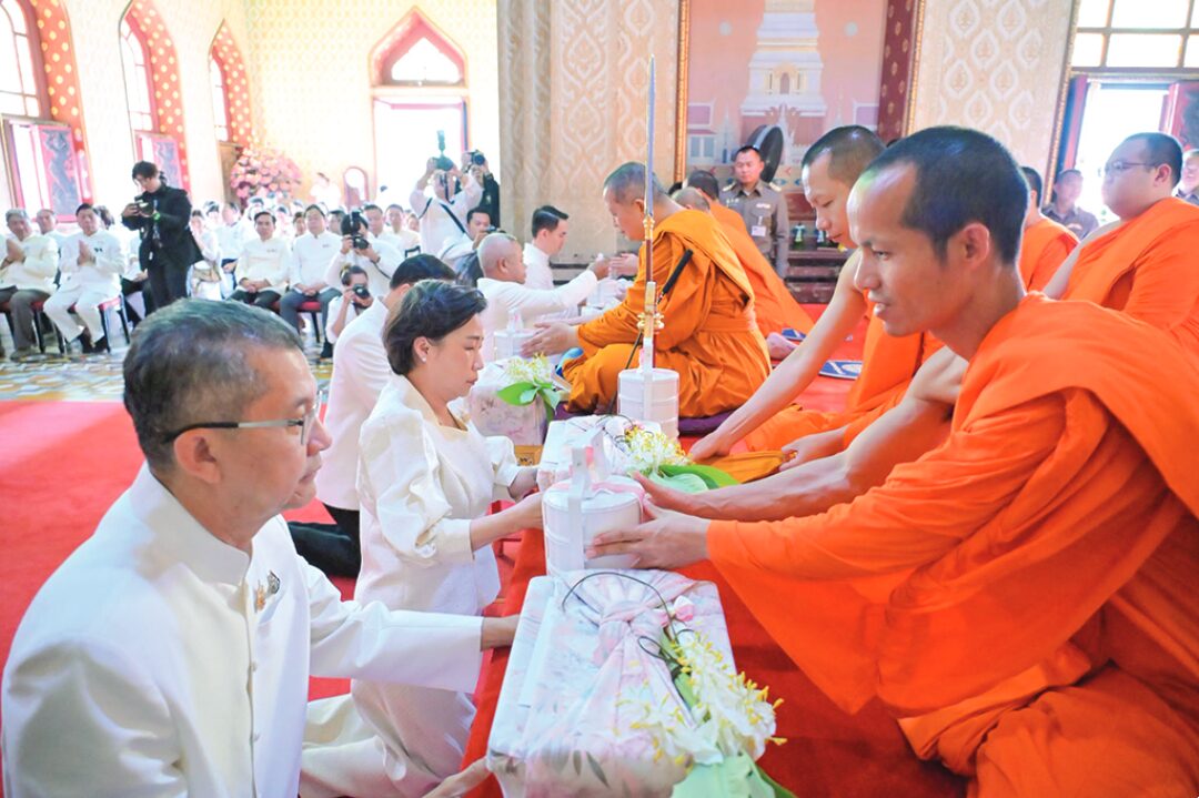 สดจากหน้าพระ