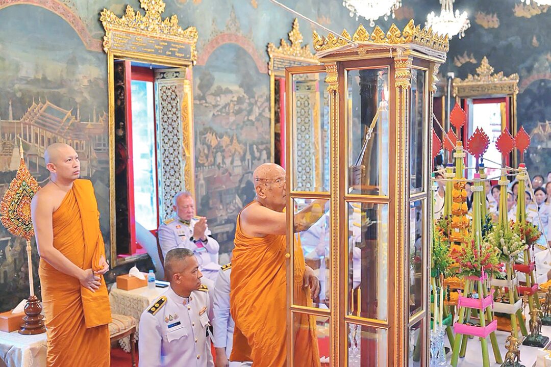 สดจากหน้าพระ