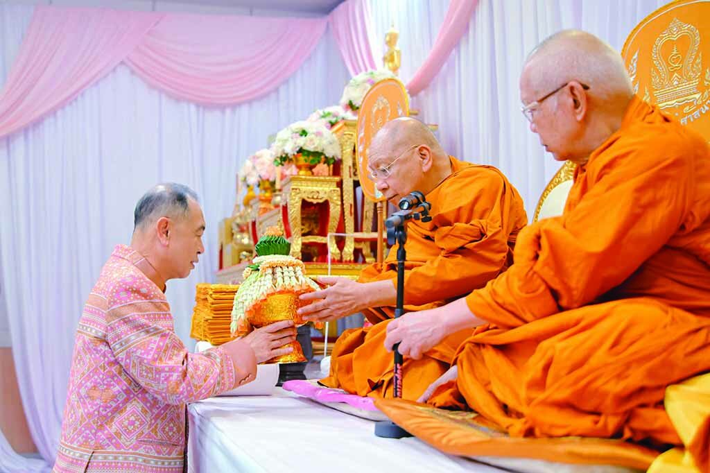 สดจากหน้าพระ