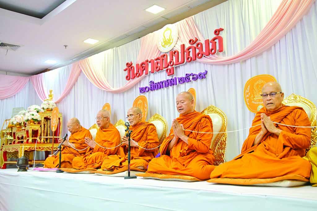 สดจากหน้าพระ
