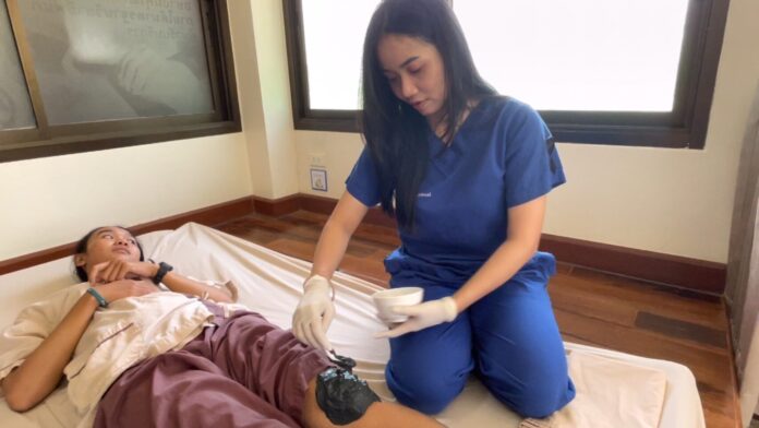 โคลนสีดำนิล
