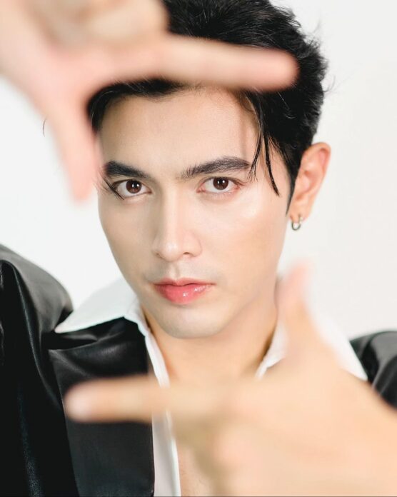 อาทิตย์ใส