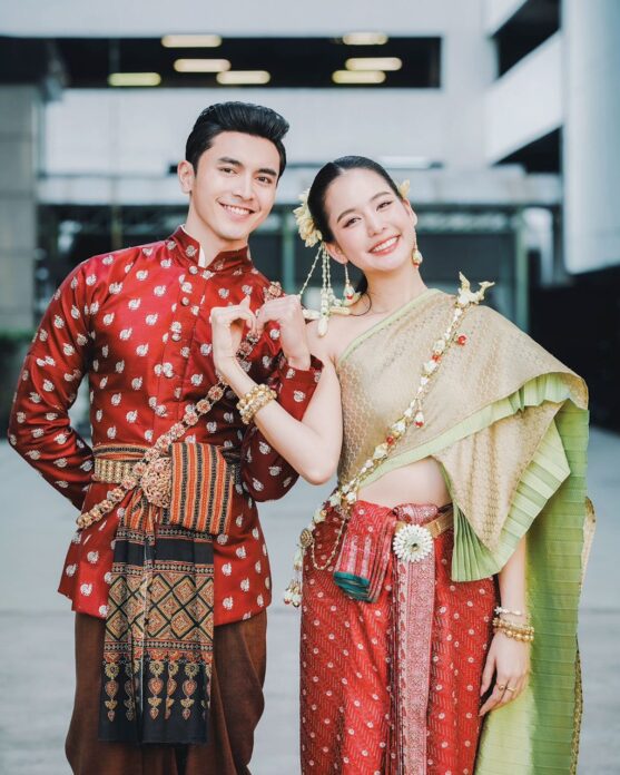 อาทิตย์ใส