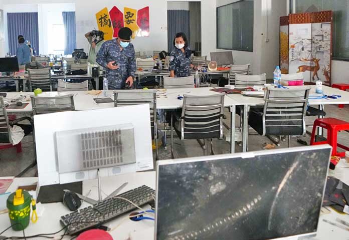 กัมพูชาอ้าง - ทหารไทยตรวจสอบสถานีทำงานในบริเวณที่ทำการฉ้อโกงที่เมืองโอสมัช ประเทศกัมพูชา เมื่อวันที่ 7 เมษายน 2569