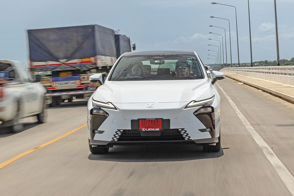 หลาก&หลายรถยนต์ - เทสต์เบาๆ ‘LEXUS ES 350e’ อีวีซีดานหรูอารมณ์สปอร์ตเต็มพิกัด