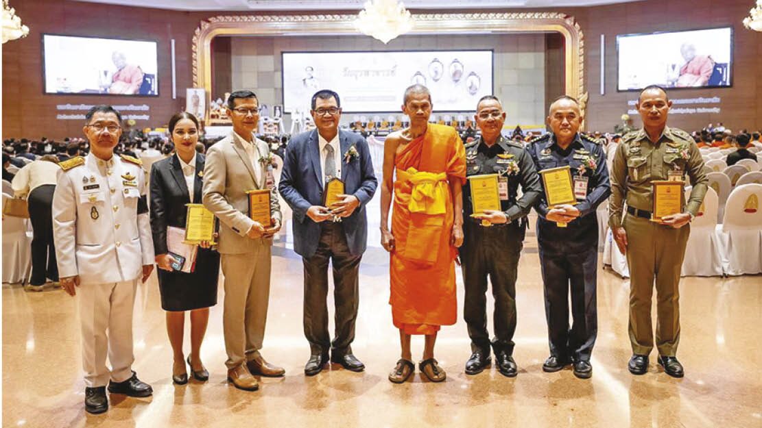 สดจากหน้าพระ