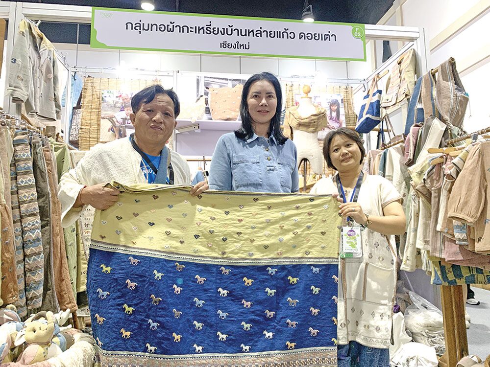 สดจากเยาวชน - ย่ามจุ๊บจิ๊บดอยเต่า ลายจกจากแม่