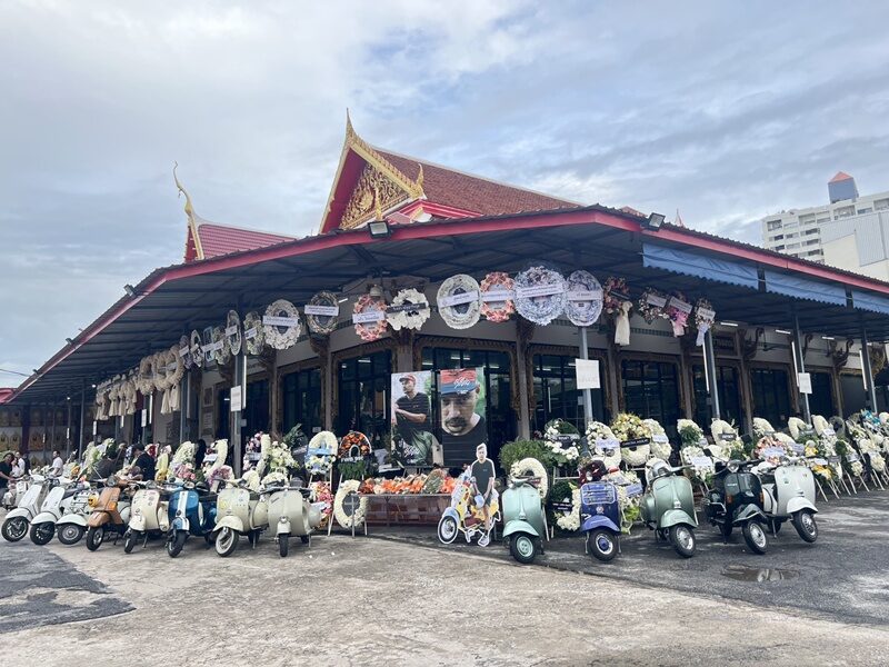 เพื่อนรวมตัวครั้งสุดท้าย เผย เร แม๊คโดแนลด์ หลงใหลเวสป้าถึงขั้นขี่ไกลถึงอิตาลี