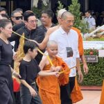 คนบันเทิง และแฟนคลับแน่นวัด ร่วมส่ง ‘เร แม๊คโดแนลด์’ เป็นครั้งสุดท้าย-มิตรภาพส่งต่อรุ่นลูก
