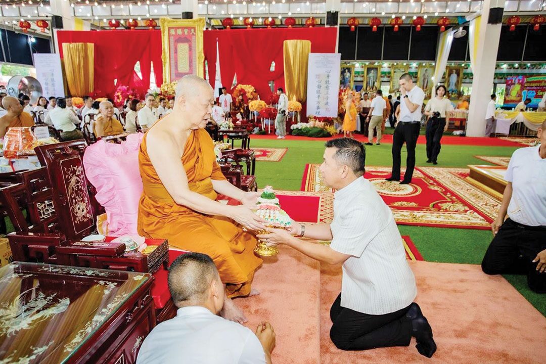 สดจากหน้าพระ