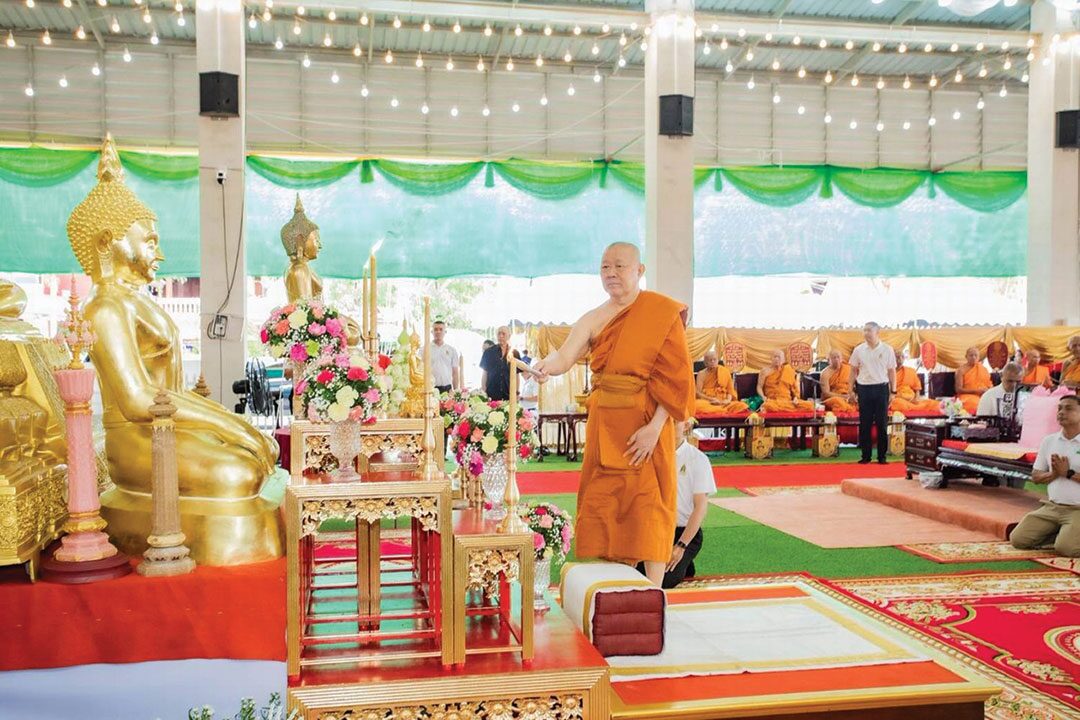 สดจากหน้าพระ