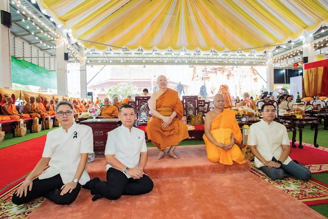 สดจากหน้าพระ