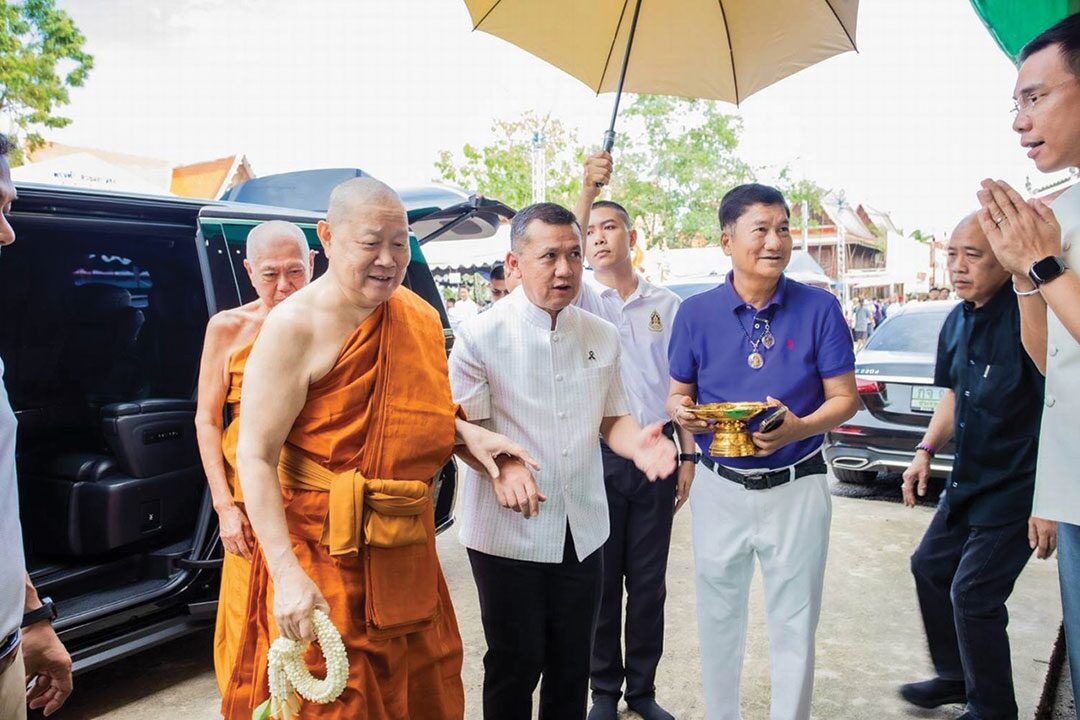 สดจากหน้าพระ