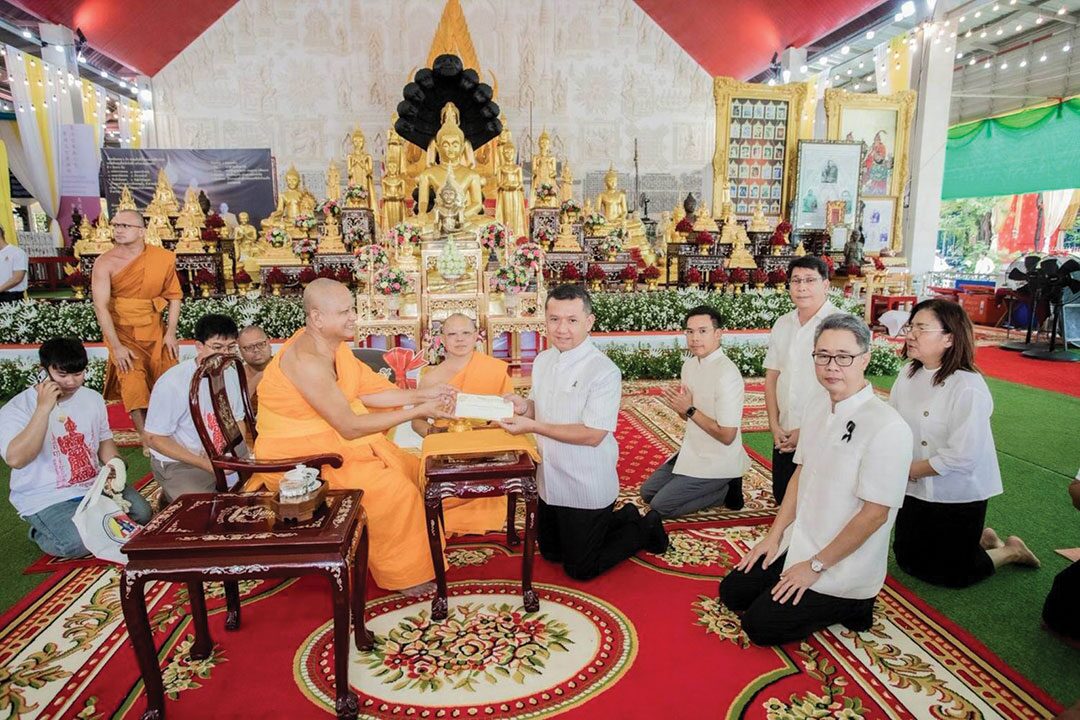 สดจากหน้าพระ