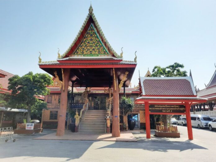 ข่าวสดพระเครื่อง - พระกลีบบัว หลวงปู่แจ้ง พระเกจิชื่อดังอัมพวา