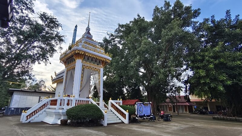 บ้านเฉลียงโคก
