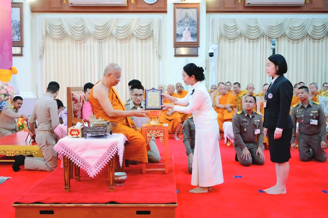 สดจากหน้าพระ