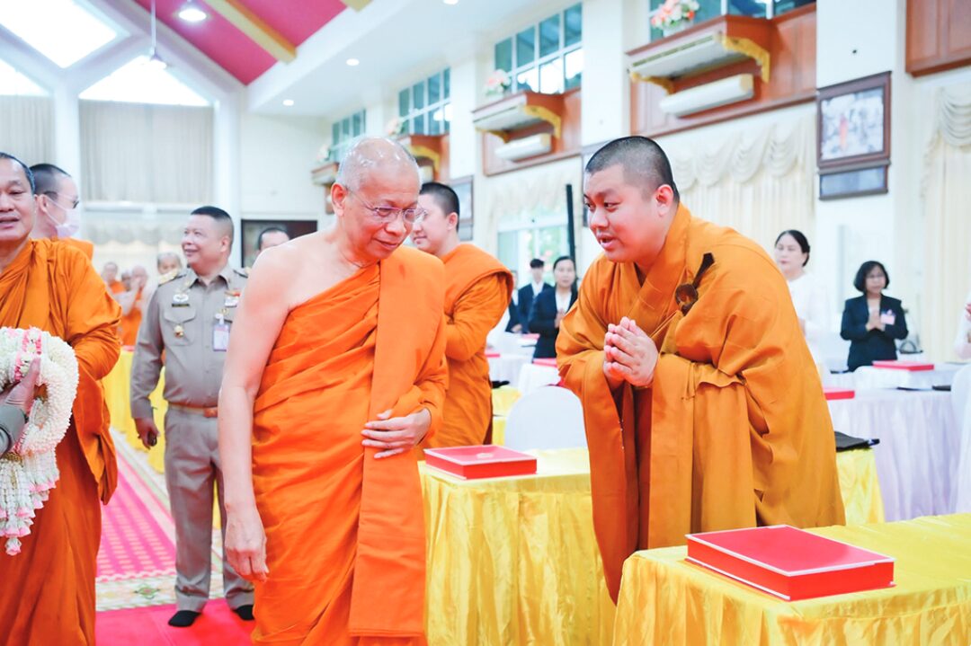 สดจากหน้าพระ