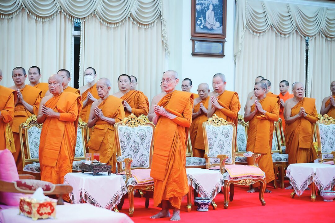 สดจากหน้าพระ