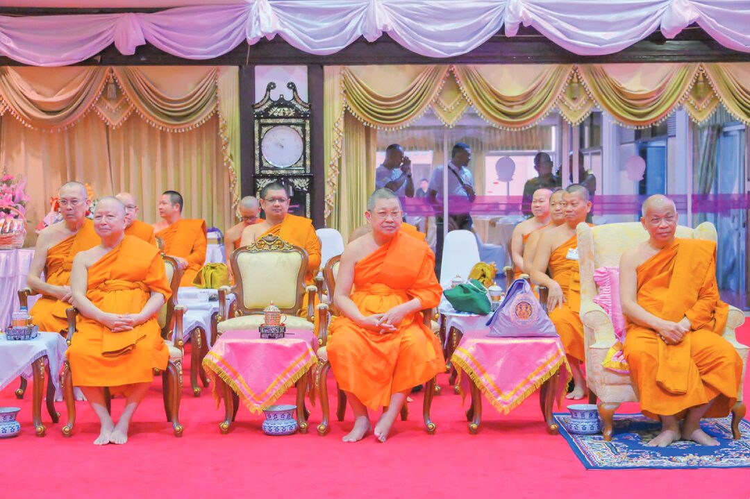 สดจากหน้าพระ