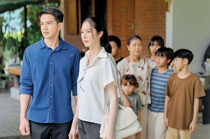 เบื้องหลังมายา