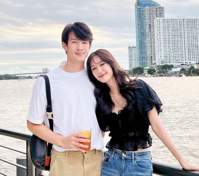 อาทิตย์ใส