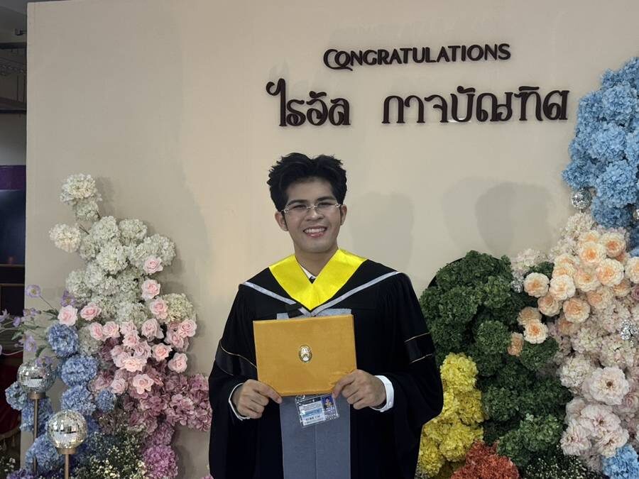 บัณฑิตคนเก่ง ไรอัล กาจบัณฑิต คว้าปริญญาตรีสมใจ