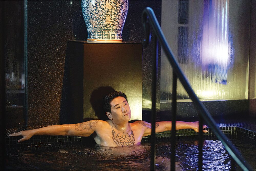 สกู๊ปบันเทิง - ‘คลึง’ซีรีส์ดราม่าจริตไทย ‘ชาร์เลท-เทศน์’ประชันรุ่นใหญ่