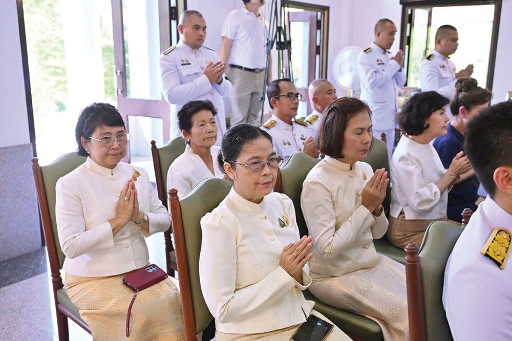 สดหน้าพระ - ผวจ.นครปฐมเชิญผ้าไตรพระราชทาน ถวาย‘สมเด็จพระพุทธโฆษาจารย์’
