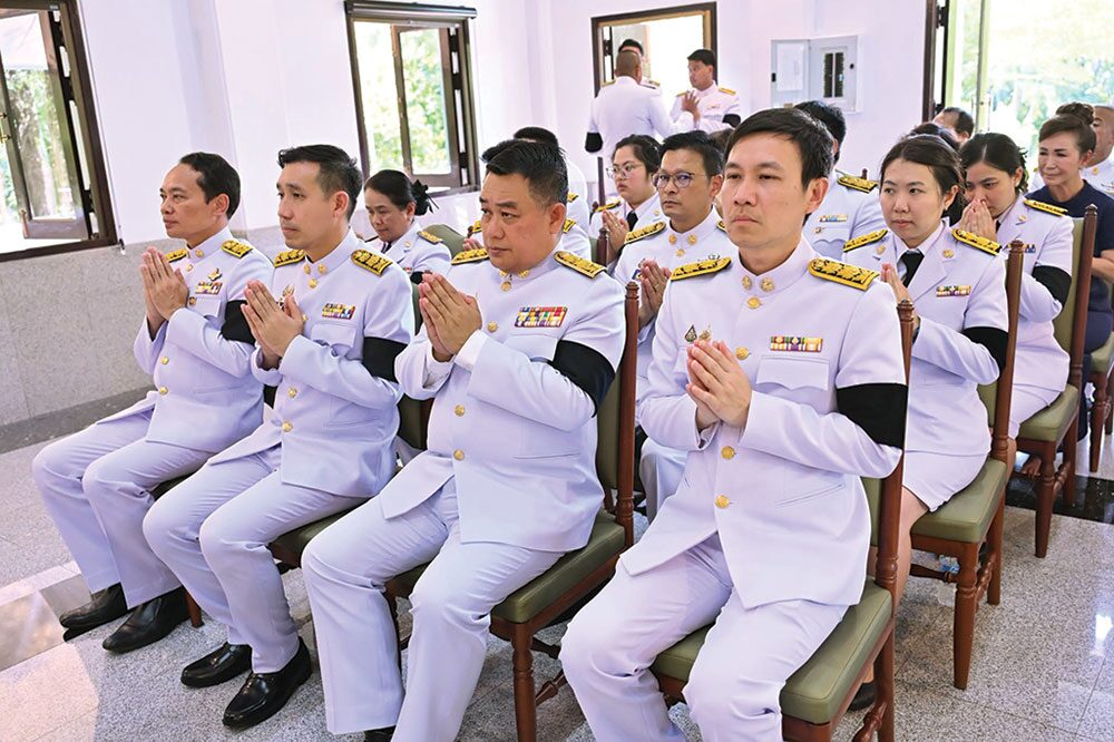 สดหน้าพระ - ผวจ.นครปฐมเชิญผ้าไตรพระราชทาน ถวาย‘สมเด็จพระพุทธโฆษาจารย์’