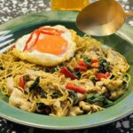 สวรรค์ในครัว - ‘ทองสมิทธ์’โชว์อร่อยใหม่ เมนูผัดไฟลุก-รสเข้มจัดจ้าน