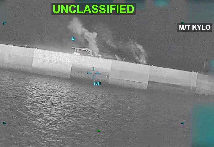 เปลวไฟและควันพวยพุ่งขึ้นจากสิ่งที่กองบัญชาการกลางสหรัฐฯ (CENTCOM) ระบุว่าเป็นเรือบรรทุกเครื่องบิน M/T Kylo ในสถานที่ที่ระบุว่าเป็นอ่าวโอมาน ระหว่างการโจมตีเรือบรรทุกน้ำมันของอิหร่าน ภาพที่แคปมาจากวิดีโอที่เผยแพร่เมื่อวันที่ 5 กันยายน 2026