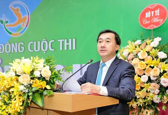 ทางการเวียดนามระบุว่า ตำรวจจับกุมรองรัฐมนตรีว่าการกระทรวงสาธารณสุขเมื่อวันที่ 2 กันยายน ในข้อหาเรียกรับสินบนจำนวนมหาศาล ซึ่งเป็นส่วนหนึ่งของการสอบสวนบริษัทที่ถูกกล่าวหาว่าลักลอบนำเข้าอุปกรณ์ทางการแพทย์