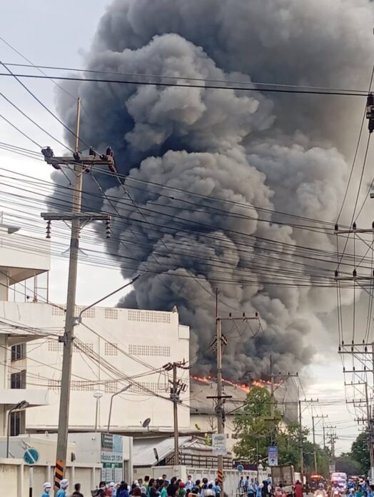 ไฟไหม้โรงงานผลิตขนมรายใหญ่ 