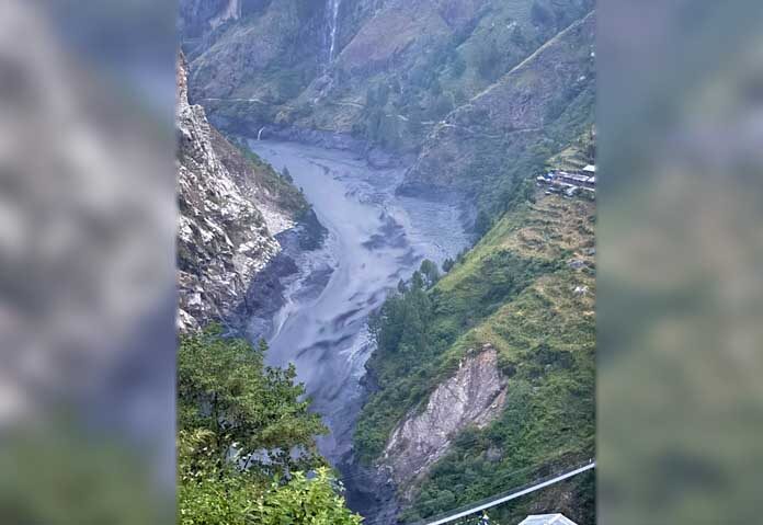 ภาพถ่ายที่ได้รับจากกองทัพบกเนปาลนี้เผยให้เห็นสภาพแม่น้ำ Budhi Gandaki ในพื้นที่ตอนกลางค่อนไปทางเหนือของเนปาล ขณะที่มีระดับน้ำสูงขึ้นและไหลเชี่ยวกราก เมื่อวันอาทิตย์ที่ 11 ตุลาคม 2026