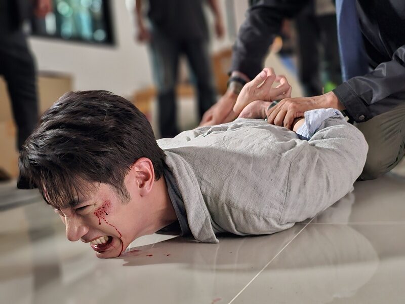 แชป บู๊ยับเลือดสาด! ลุยเดี่ยวช่วย จีน งานนี้พระเอกยอมเจ็บเพื่อเธอ