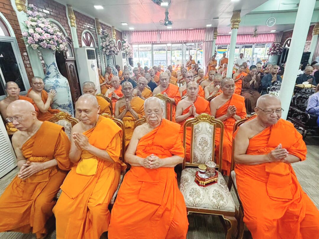 สดจากหน้าพระ