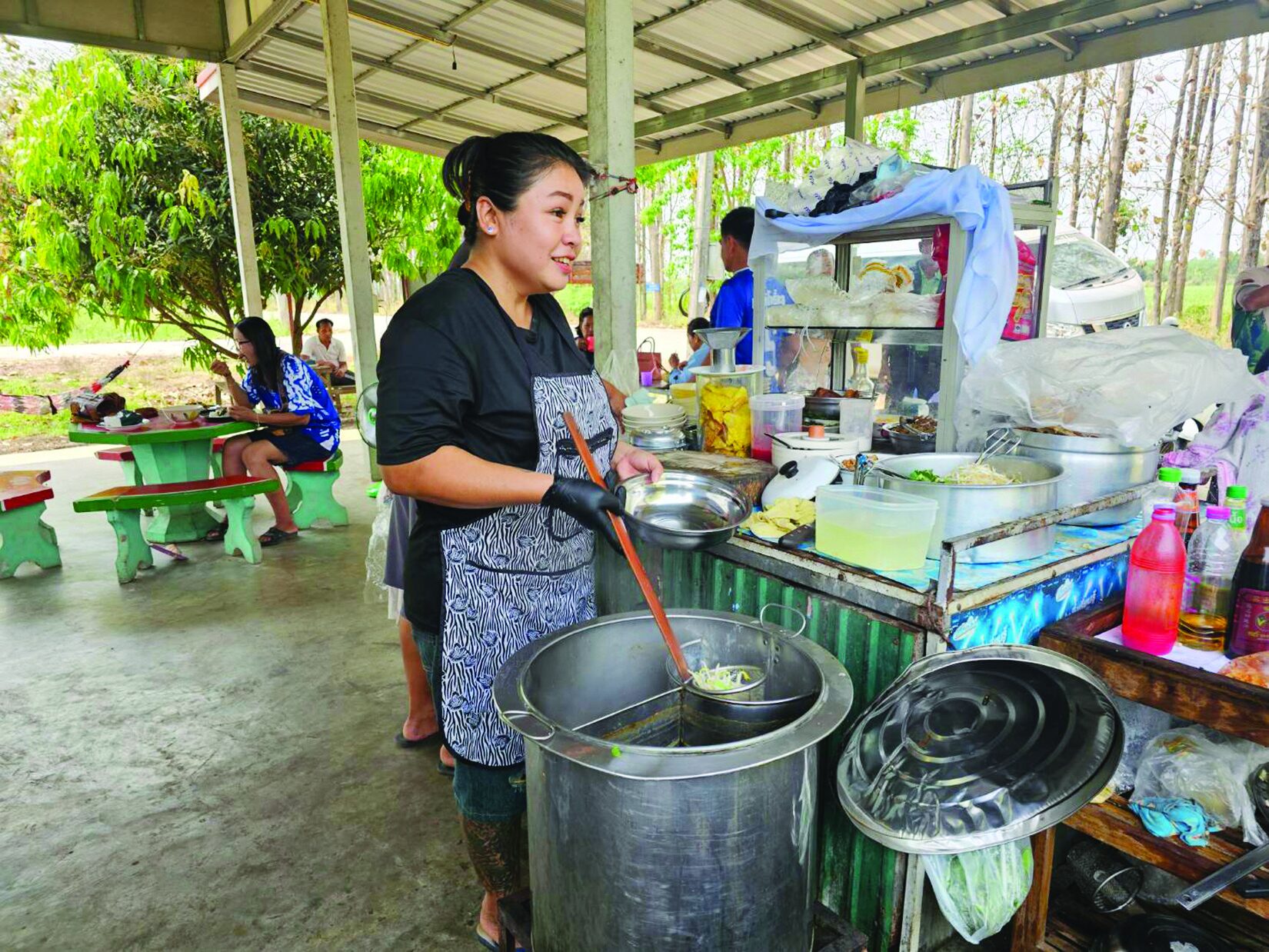 อิ่มอร่อย - ก๋วยเตี๋ยวโครงไก่เจ๊ปุ๊ก รสเด็ด-เครื่องแน่นมิดเส้น