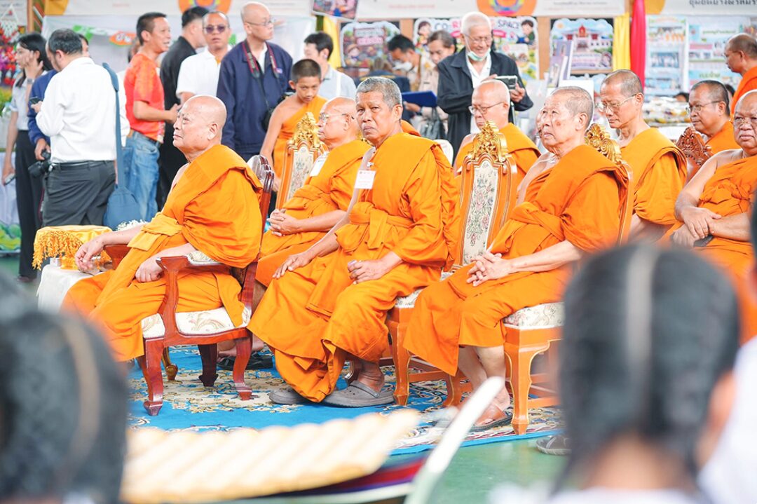 สดจากหน้าพระ