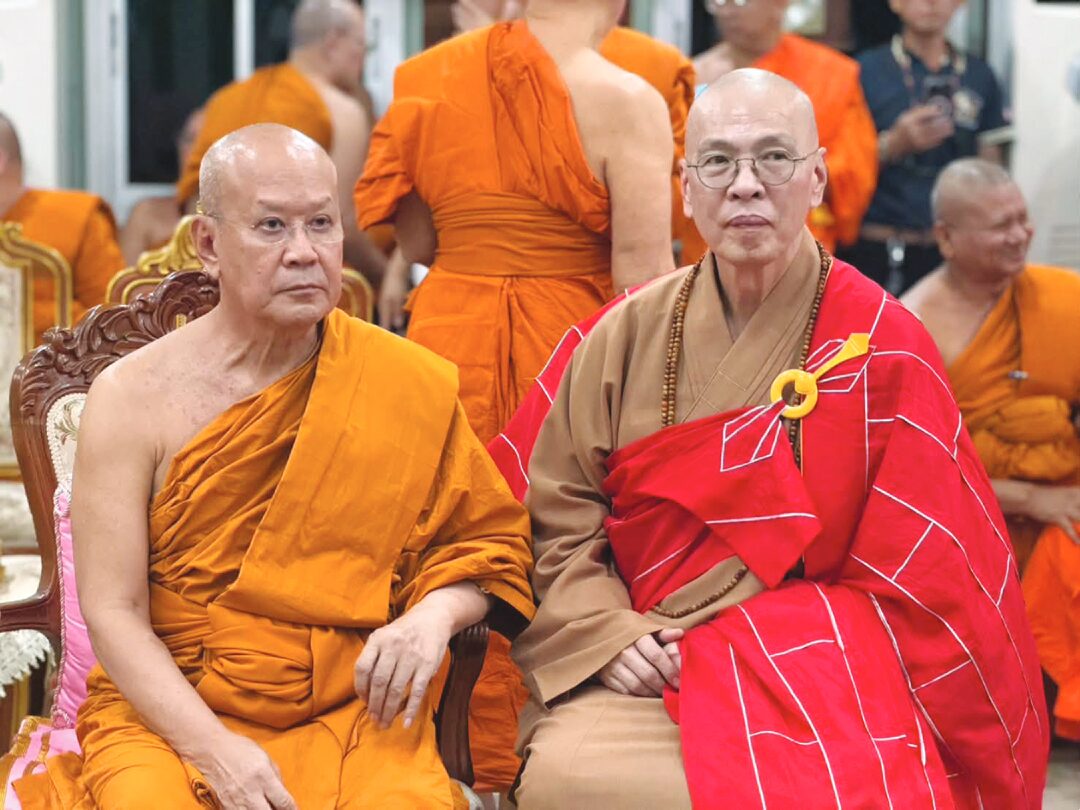 สดจากหน้าพระ