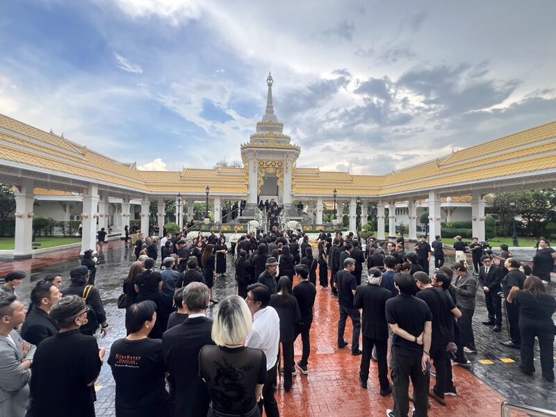 เผาศพ ต๋อง วงทู ลูกสาวเปิดใจทั้งน้ำตาคุณพ่อหลับในอ้อมกอด 