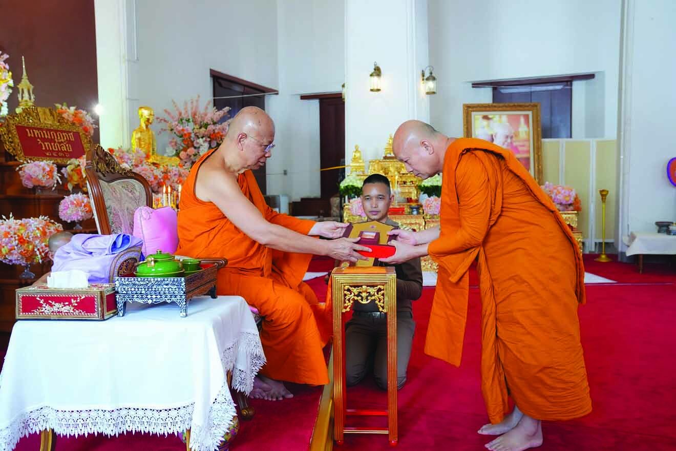 สดจากหน้าพระ