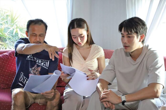 เบื้องหลังมายา