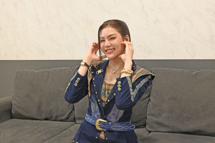 จับกระแสลูกทุ่ง