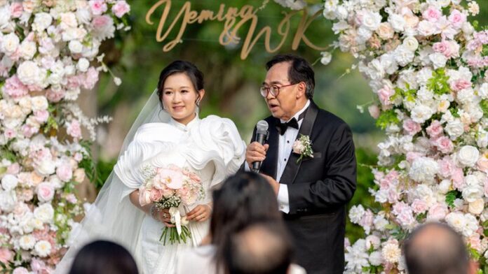 คู่รักต่างวัย