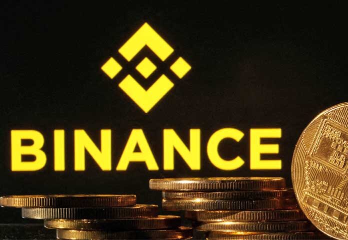 ภาพแฟ้ม: ภาพจำลองของสกุลเงินคริปโตปรากฏอยู่เบื้องหน้าโลโก้ของ Binance ในภาพประกอบนี้ ซึ่งบันทึกไว้เมื่อวันที่ 10 พฤศจิกายน 2022
