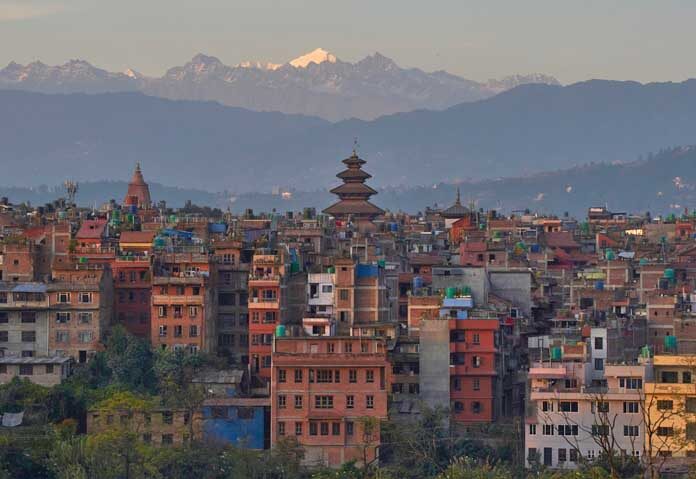 วัด Nyatapola และเมือง Bhaktapur ยืนอยู่หน้าทิวเขาในเมือง Bhaktapur ประเทศเนปาล วันอังคารที่ 27 ต.ค. 2026