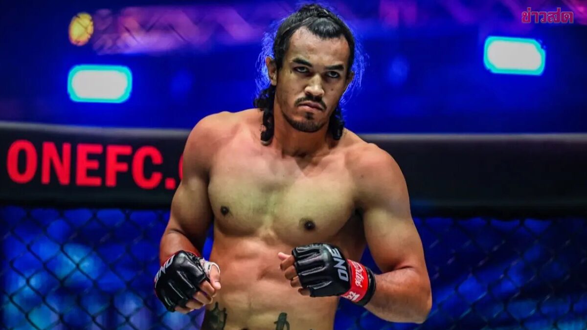 Thai Fighter Sinsamut Knocks Out Japanese Opponent in Second Round