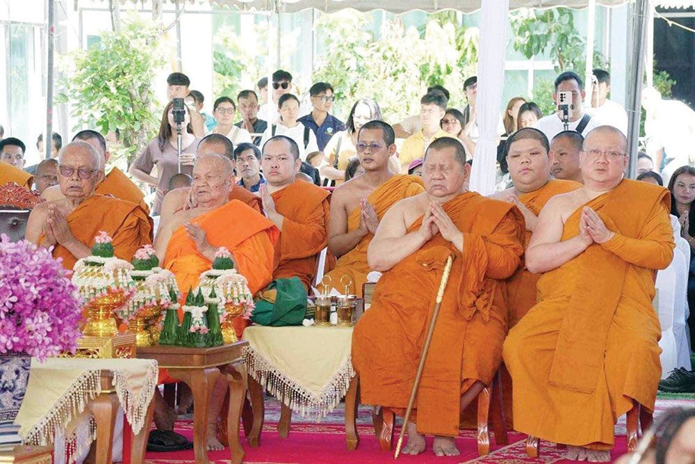 สดจากหน้าพระ - ฉลองอายุ 82 ปีหลวงปู่ศิลา สาธุชนร่วมมุทิตาสักการะ