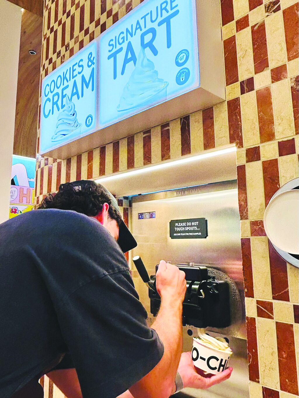 สวรรค์ในครัว - Yo-Chi ร้านโฟรเซ่นโยเกิร์ต ไนต์คลับขวัญใจเด็ก Gen Z   